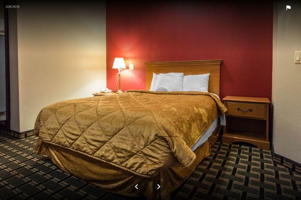 Econo Lodge Inn & Suites Peoria Illinois Екстериор снимка