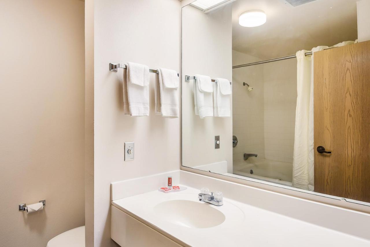 Econo Lodge Inn & Suites Peoria Illinois Екстериор снимка