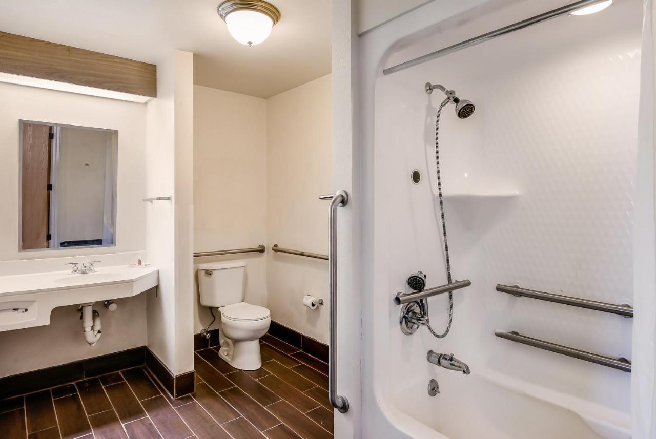 Econo Lodge Inn & Suites Peoria Illinois Екстериор снимка