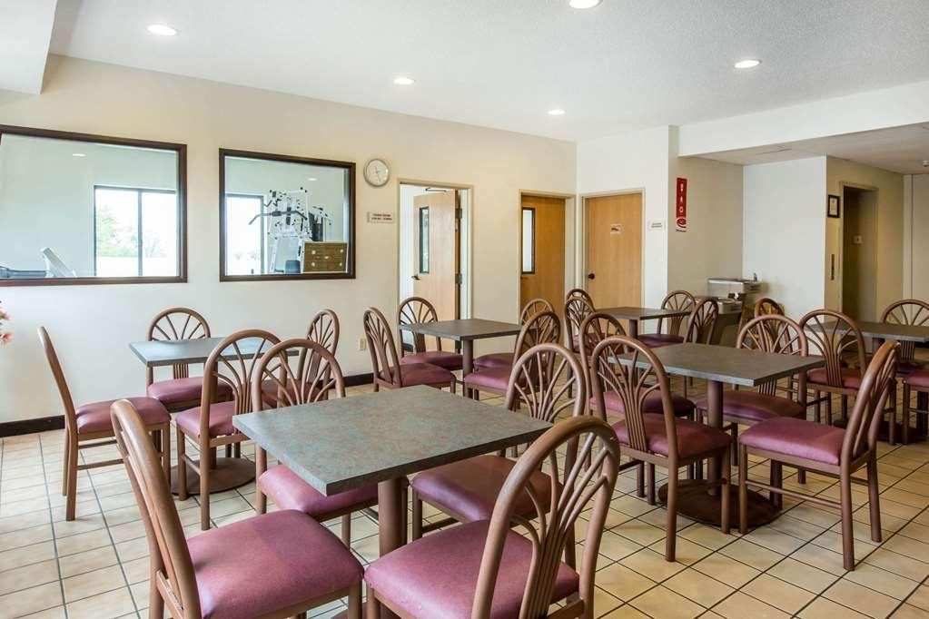 Econo Lodge Inn & Suites Peoria Illinois Ресторант снимка