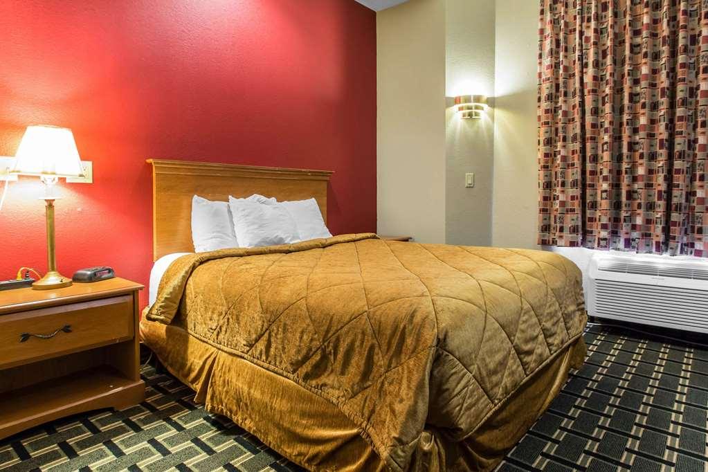 Econo Lodge Inn & Suites Peoria Illinois Стая снимка