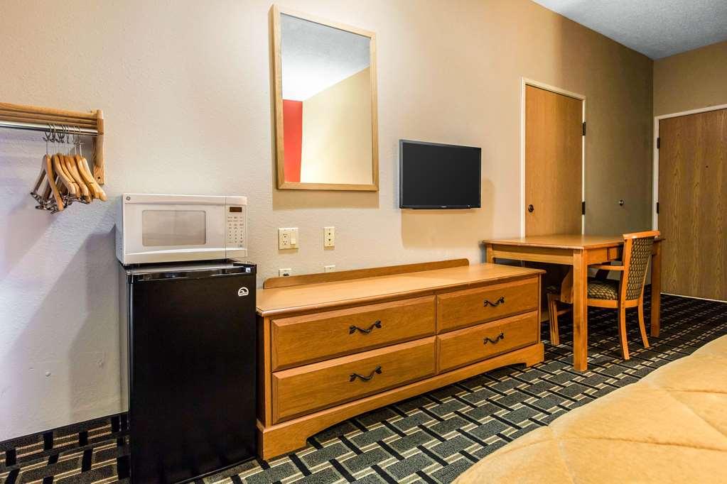 Econo Lodge Inn & Suites Peoria Illinois Стая снимка