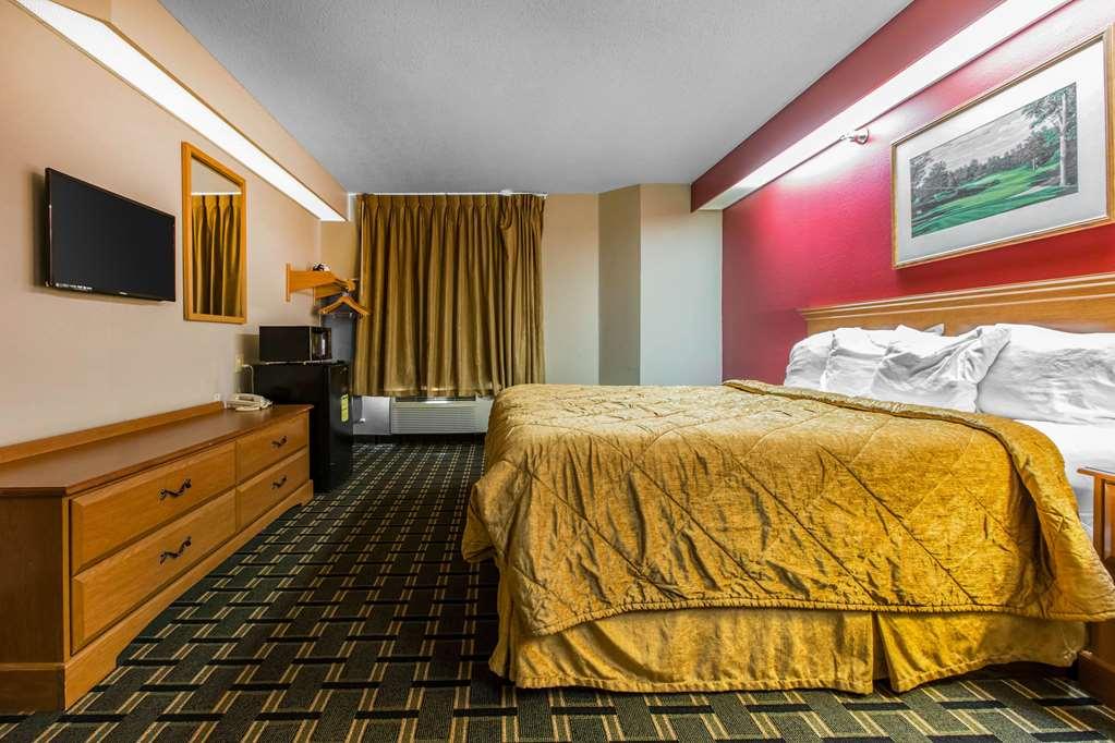 Econo Lodge Inn & Suites Peoria Illinois Стая снимка