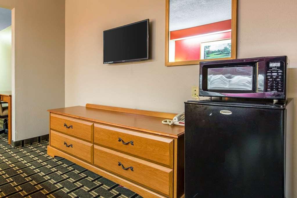 Econo Lodge Inn & Suites Peoria Illinois Стая снимка