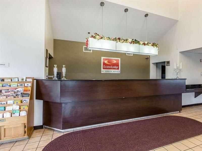 Econo Lodge Inn & Suites Peoria Illinois Екстериор снимка
