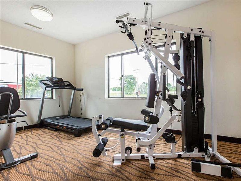 Econo Lodge Inn & Suites Peoria Illinois Екстериор снимка