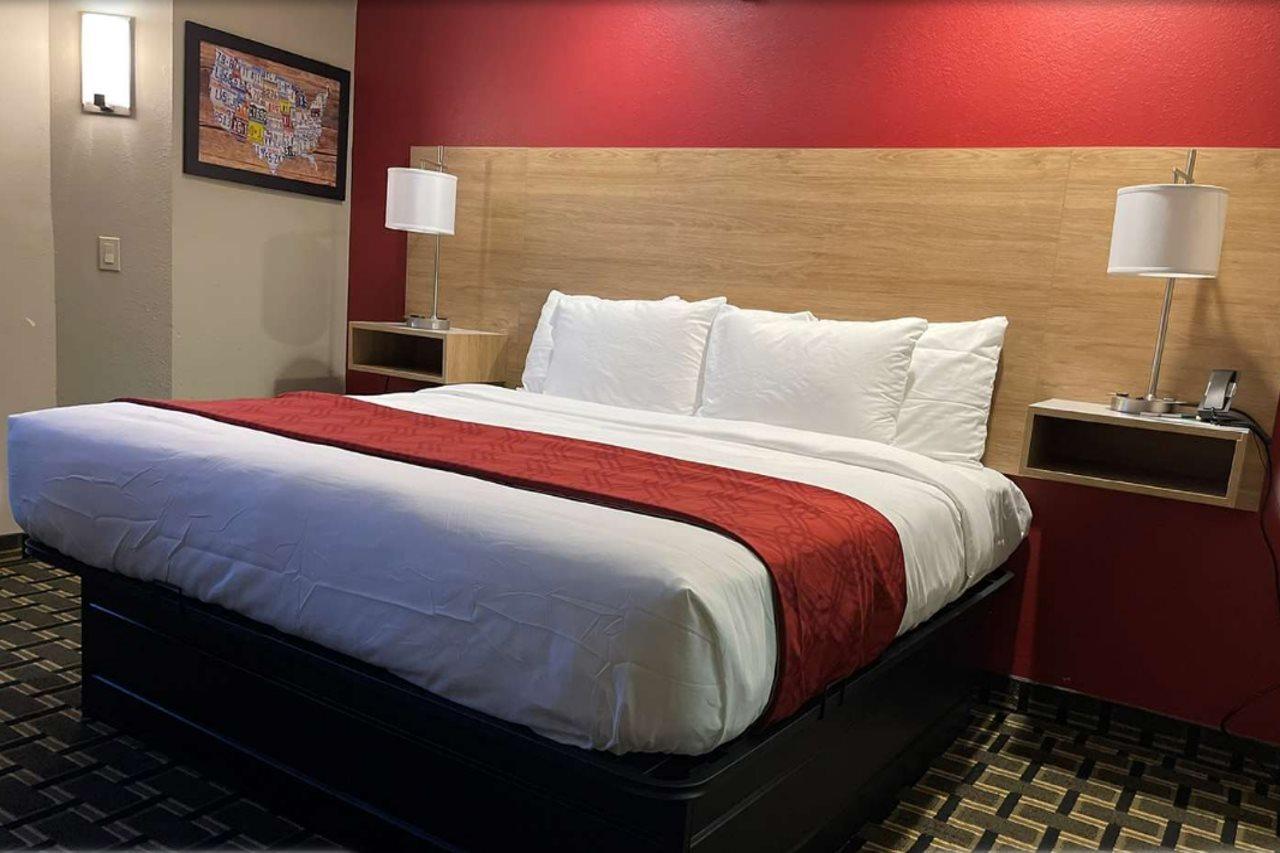Econo Lodge Inn & Suites Peoria Illinois Екстериор снимка