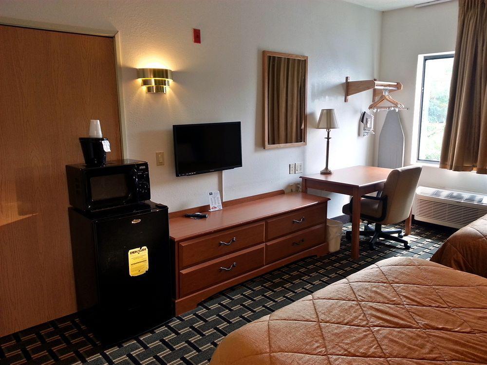 Econo Lodge Inn & Suites Peoria Illinois Екстериор снимка
